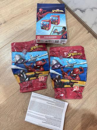 Disney rukávniky a kolesa na plávanie,