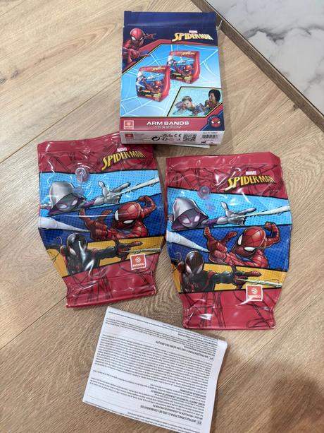 Disney rukávniky a kolesa na plávanie,