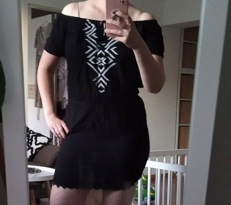 Šaty s odhalenými ramenami, m