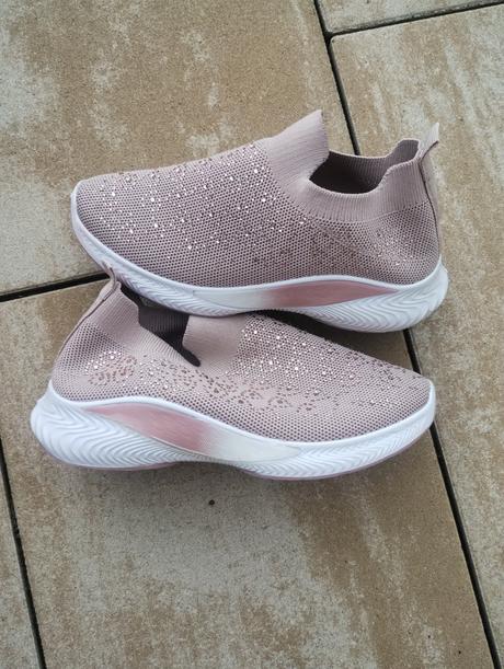 Nazúvacie tenisky s kamienkami, deichmann,35