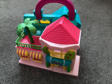 Maly plastovy domcek, 