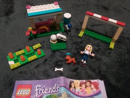 Lego friends 41011 stephanie trénuje futbal,