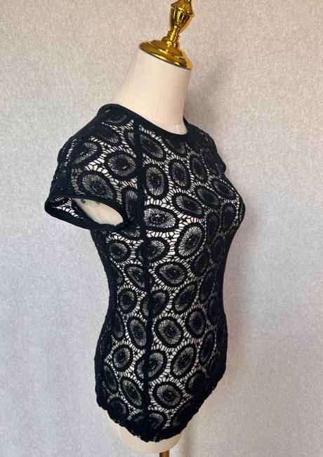 Burberry čipkovaný top na telo, burberry,xs