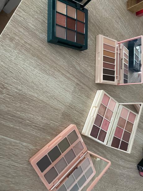 Paletky očných tieňov, 