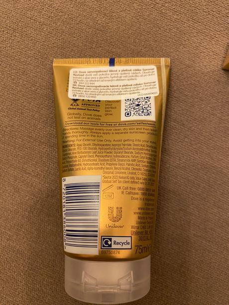 Samoopaľovacie telové mlieko a kondómy, 