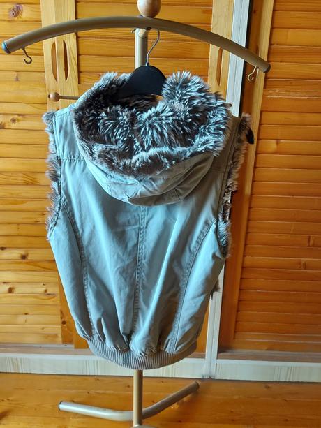 Vesta s kožušinou a kapucňou refree, refree,s