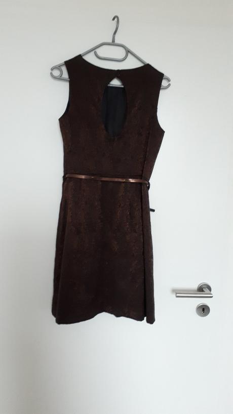 Nádherné hnedé šaty s opaskom, f&f,38