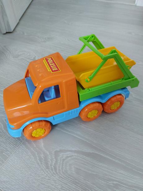 Smetiarske auto s velkokapacitnym kontajnerom,