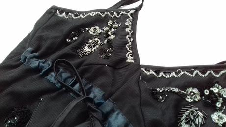 Elegantný top s aplikaciami, s