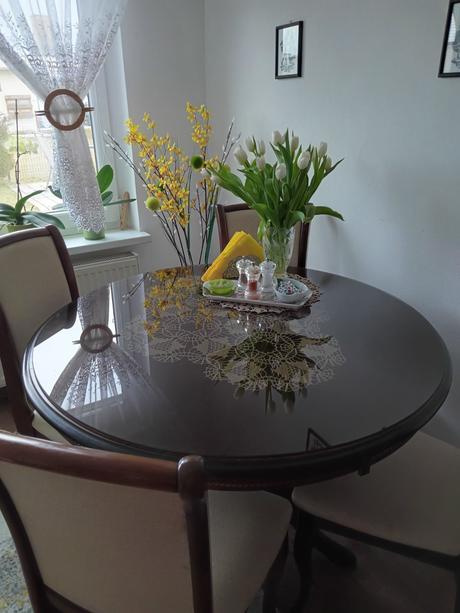 Predám okrúhly stôl, 