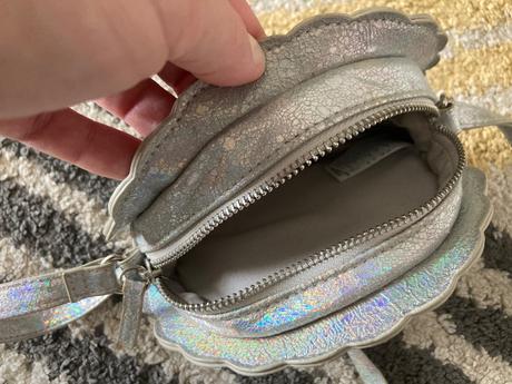 Mušlová strieborná kabelka, takko