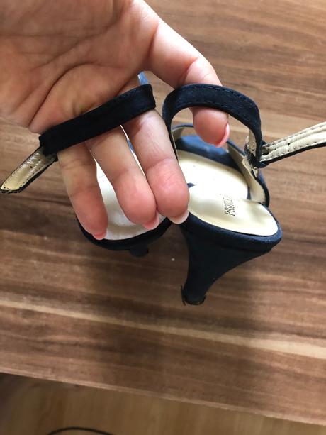 Sandalky na opatku, 37