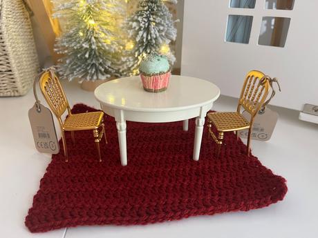 Zlaté stoličky maileg 2ks,