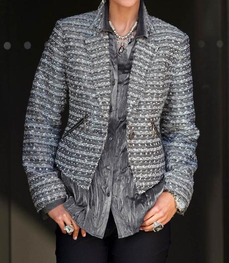 Blejzer, aj so sukňou, 40