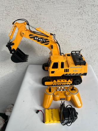 Diaľkovo ovládaný bager challenger sy-e6511,