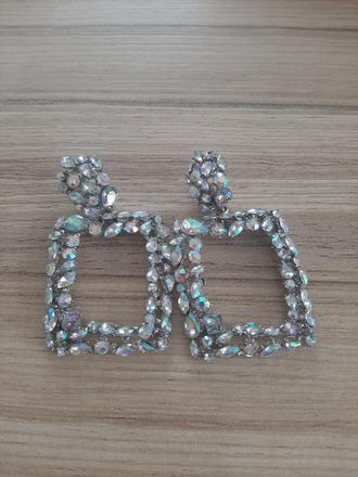 Prilezitostne nausnice, 