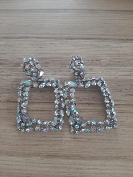 Prilezitostne nausnice, 