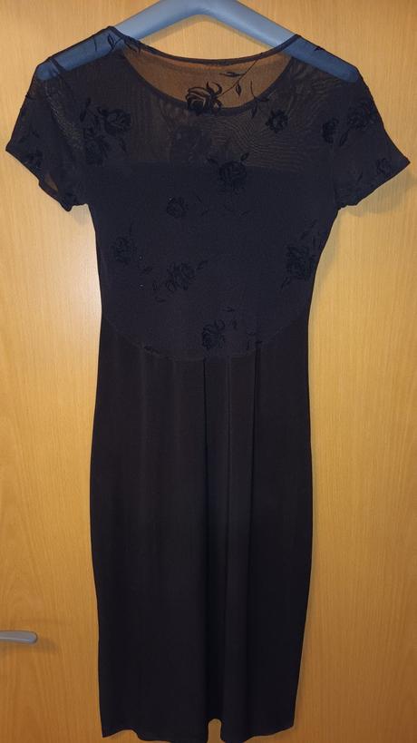 Cierne cipkovane elegantne saty, s