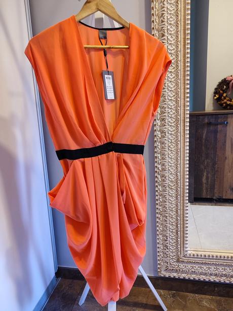 Krásne šaty nové, s