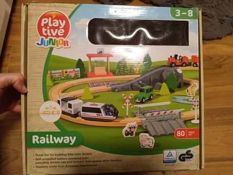 Vlacikova dráha komplet vybavena,