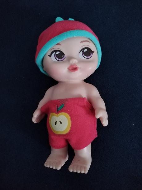 Mala bábika do ruky, na cesty vhodná cca 15 cm, 