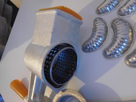 Mlynček na orechy + formičky, kovové, 