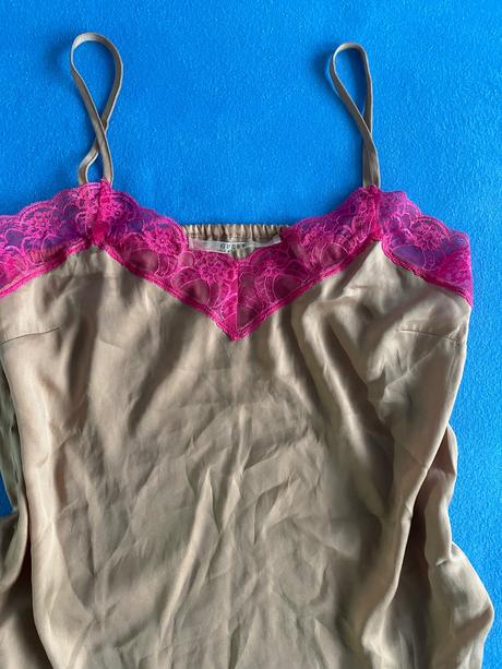 Guess top, guess,s