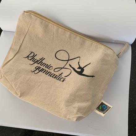 Tasticka na kozmetiku s nápisom moderna gymnastika, 