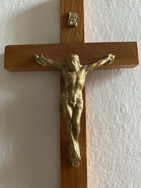 Drevený krížik na stenu,