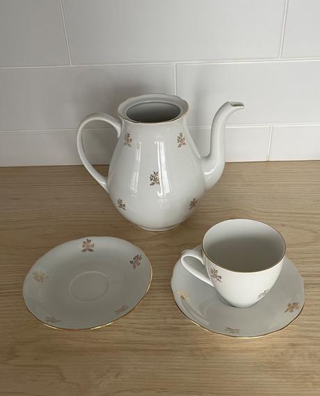 Bielo - zlatá porcelánová čajová súprava bohemia,