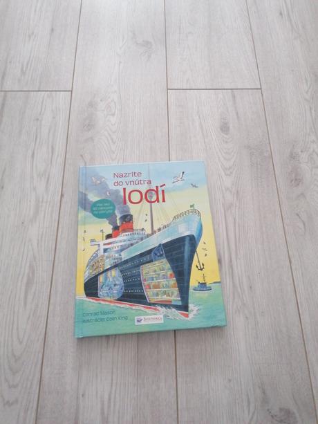 Nazrite do vnútra lodí,