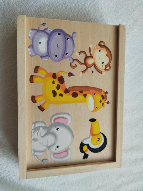 Drevené domino, malo hrane, 