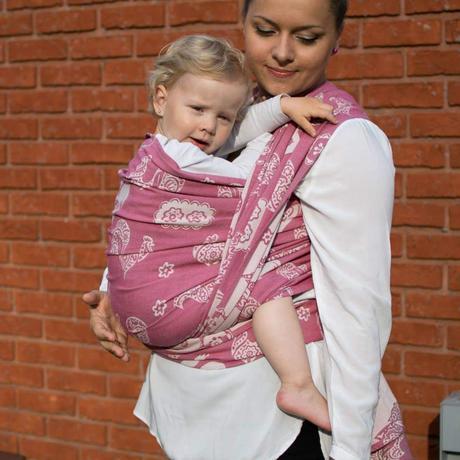 Nosiaca šatka - malinové kohútiky 5, sestrice