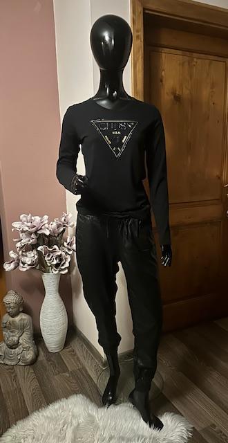 Kvalitné voľnejšie nohavice z eko-kože, m