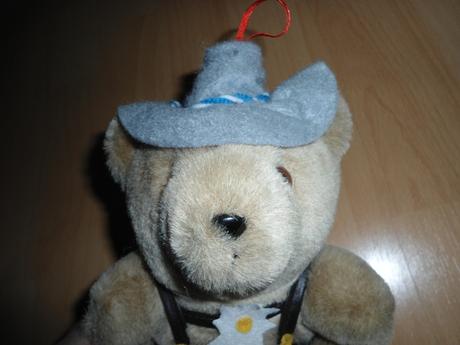 Plysovy macko v klobuku, 