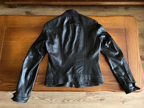 Kožená bunda motivi, s