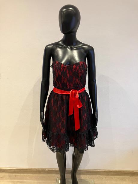 Dámske elegantné čipkované šaty červeno-čierne, m