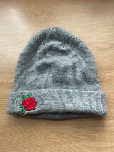 Dámska zimná čapica, house