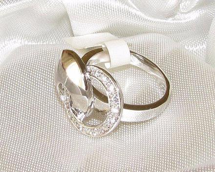 Dámsky prsteň,