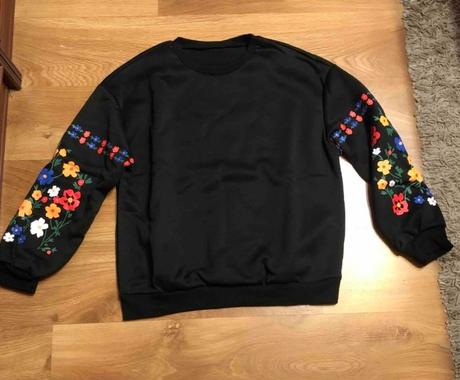 Mikina s folklórnym vzorom, 44