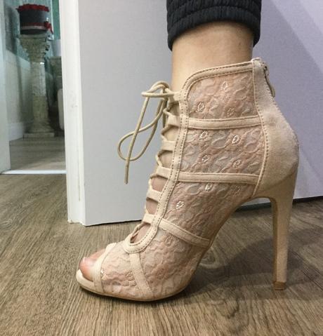 Nádherné čipkované sandálky, 36