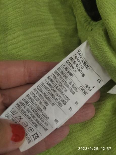 Krasna chlapčenská bundicka, benetton,68