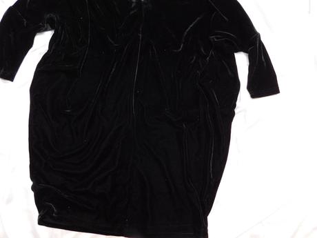 Trendy zamatove šaty, 38