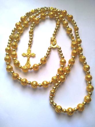 Ruženec s menom a dátumom e090,