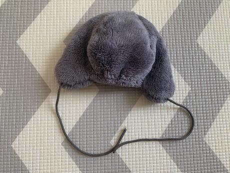 Tmavosivá dojčenská ušianka, <50