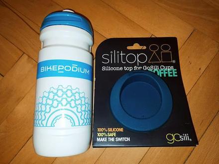 Flaša a silikónové viečko na cestovný hrnček, 