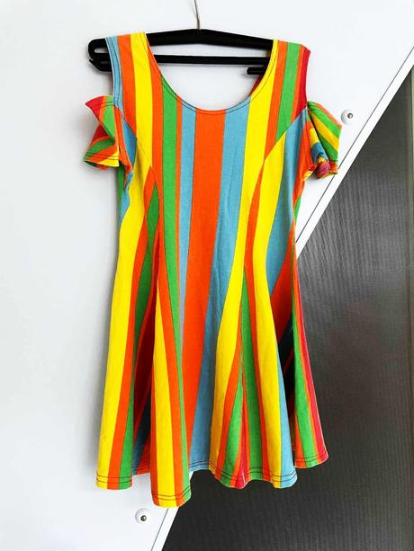 Pestré letné šaty, 158