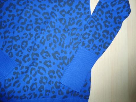 Tmavomodry sveter, 176