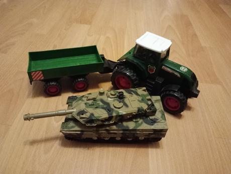 Traktor s vlečkou tank, zotrvačnikom, autíčka, 