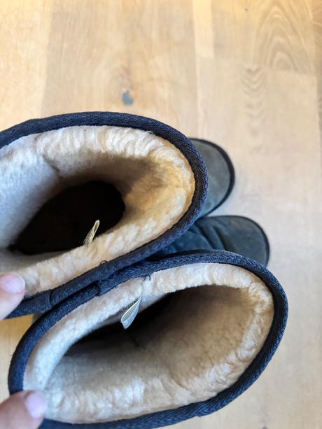 Celokožené snehule emu, 38